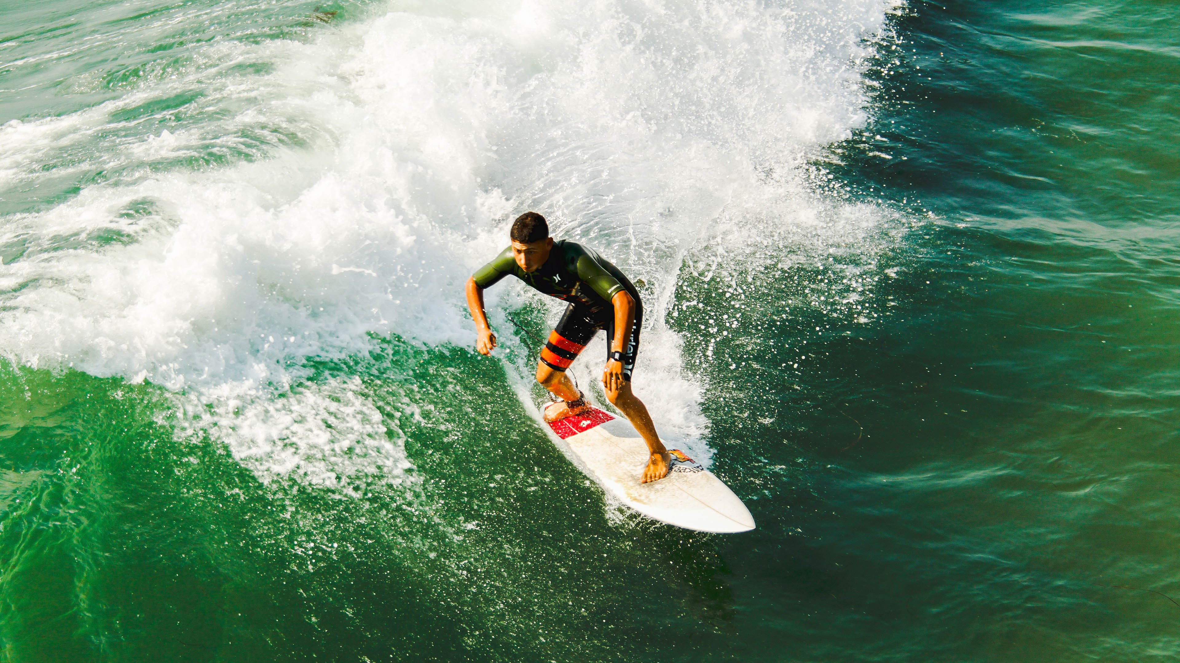 女子冰球赛中,中国女队逆转韩国展现强大实力,中国女子冰球联赛